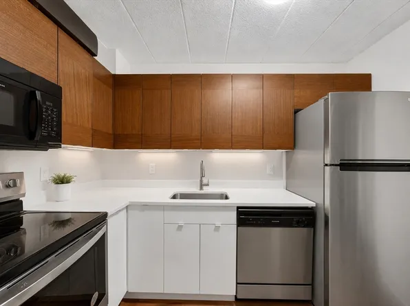 345 Harvard St APT 4A, Cambridge, MA 02138