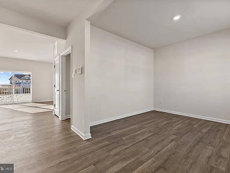 574 Atkinson St — Photo 31