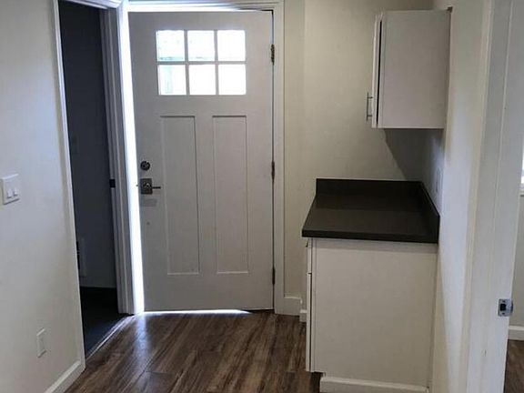 5th image of 624 Poplar St