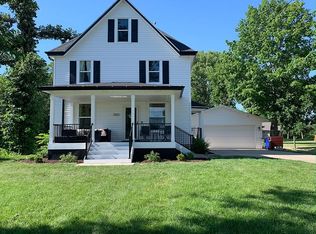 2002 E Ave NW, Cedar Rapids, IA 52405