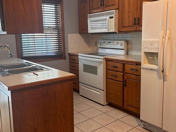 5th image of 303 Wollmann St
