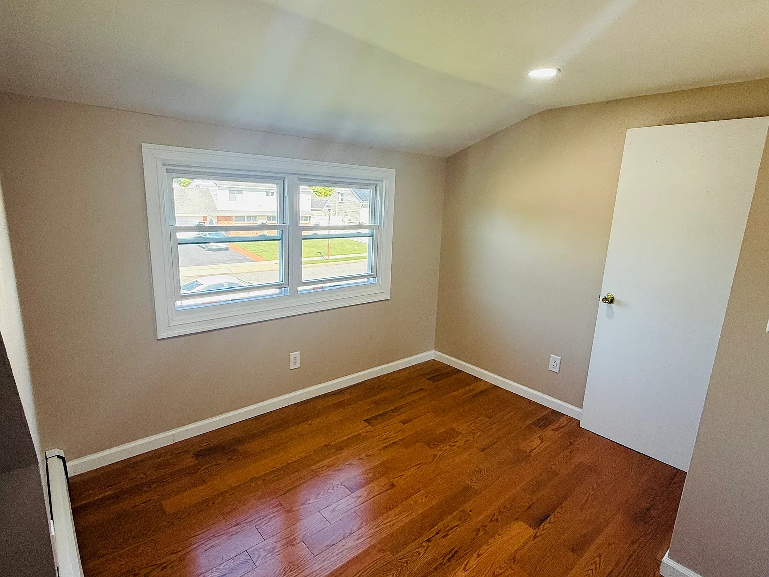 Rigger Ln, Levittown — Photo 4