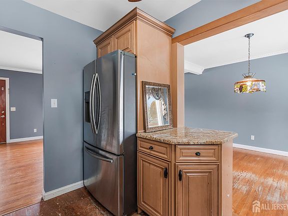 4th image of 325 Colonia Blvd