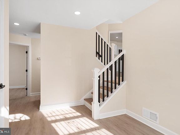 3rd image of 5009 Barto Ave