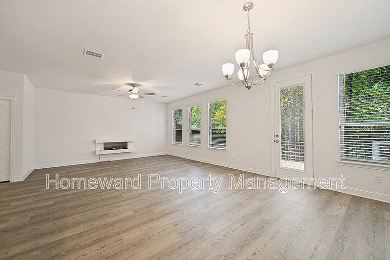 3 bed, 2.0 bath, 2335 sqft, $2,900 — Photo 2