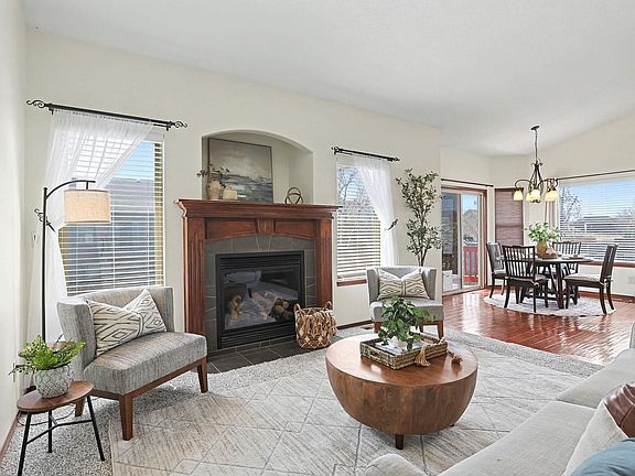5th image of 605 W Point Cir