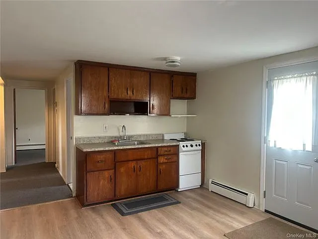 403 E Hoffman Ave — Photo 3