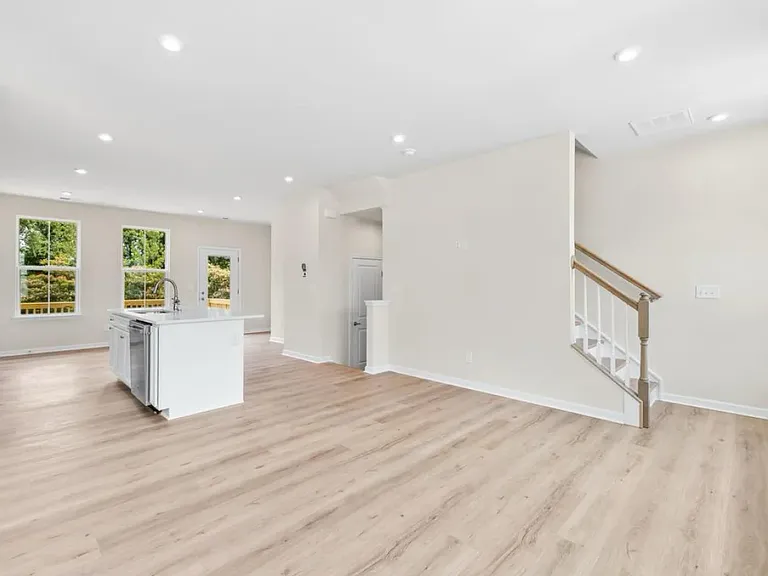 3310 Beeler Ln — Photo 3