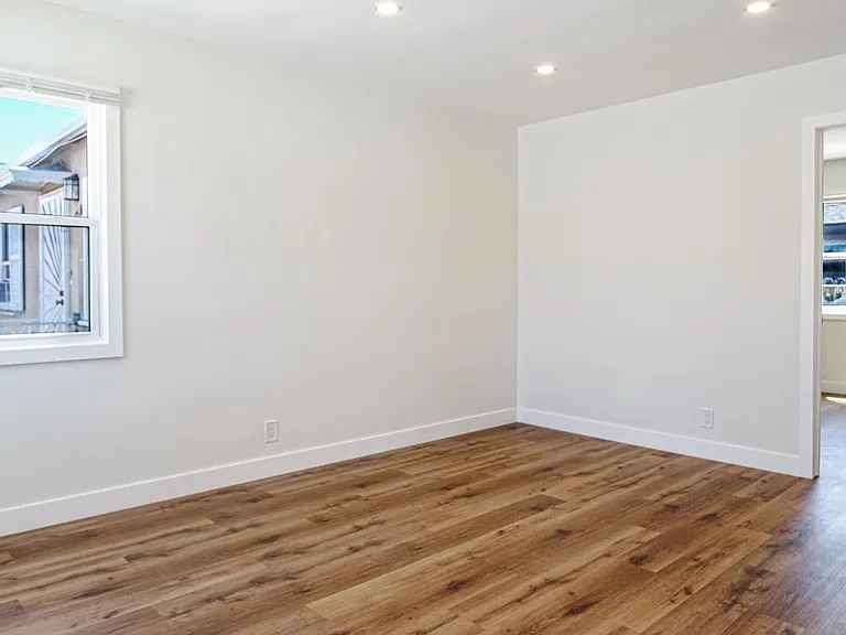 4525 W Broadway — Photo 8