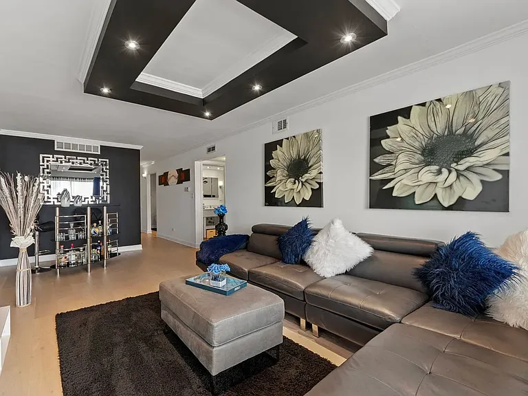 7525 W Lawrence Ave #403 — Photo 5