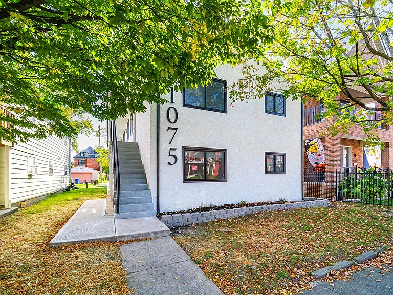 1075 Oak St — Photo 19