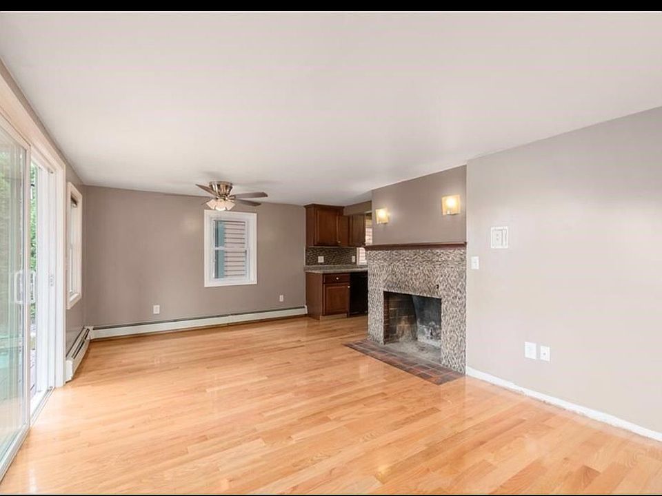 2nd image of 10-14 W Shore Dr