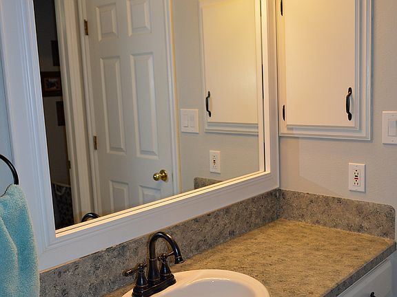 4th image of 725 Clarence Ct