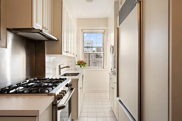 Kitchen, photo 1
