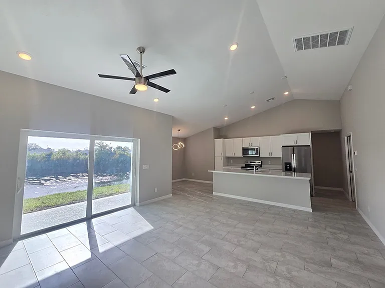 4309 NE 20th Ct — Photo 11