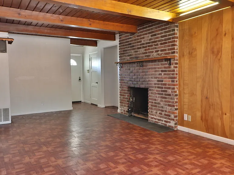 ONE TIME - 975 Southworth Dr — Photo 7