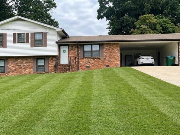 886 Killian Hill Rd SW