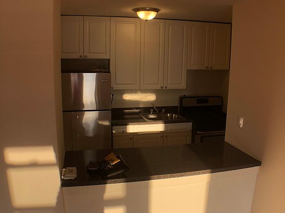 4th image of 200 Riverdale Ave #F9