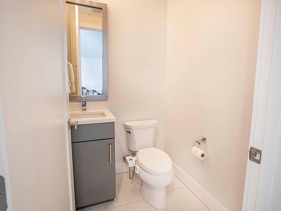 5th image of 536 4th Ave N #3