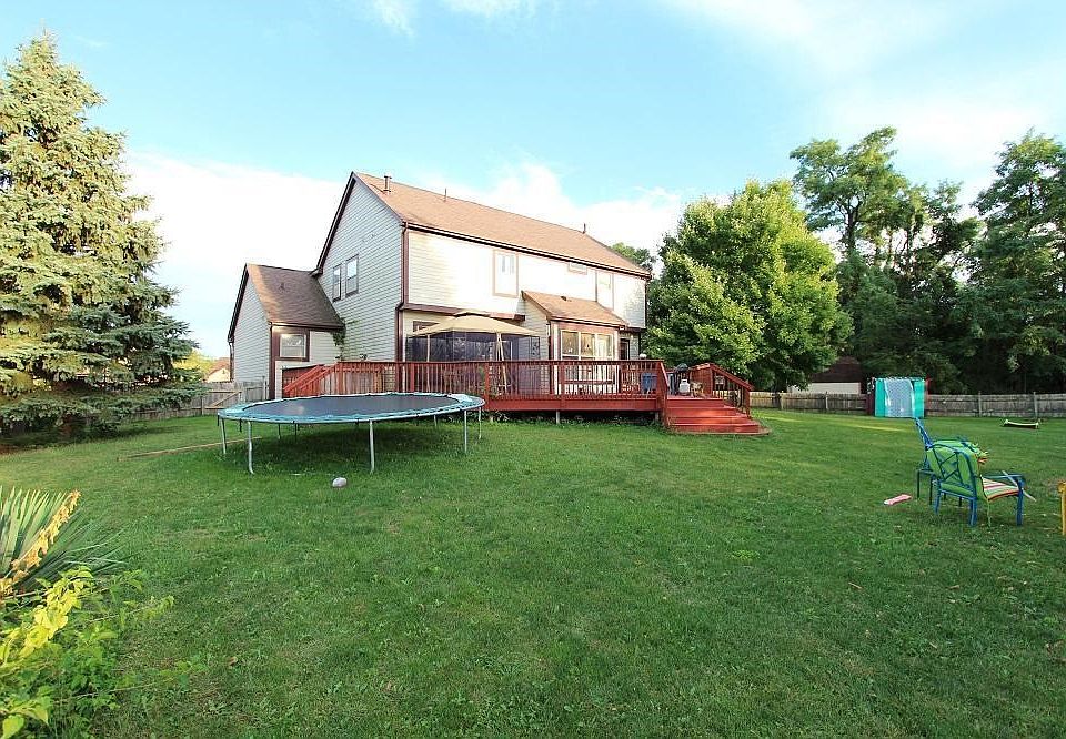 2nd image of 940 Quaint Ct