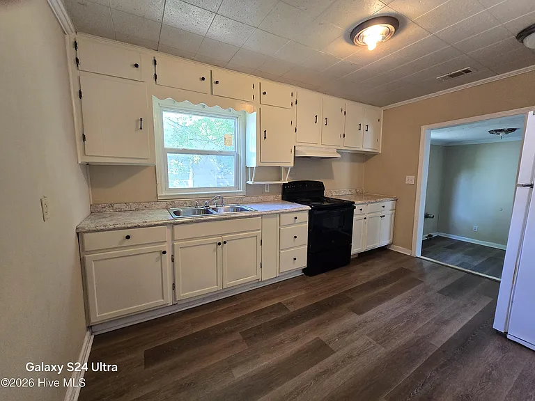 2511 Rhodes Dr — Photo 9