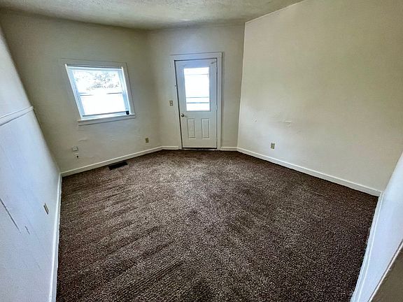 2nd image of 101 S Roosevelt Ave