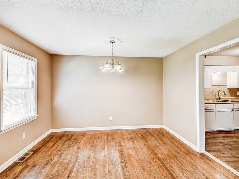 111 Meadowood Ave — Photo 6
