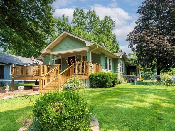 3917 NE Chaumiere Rd, Kansas City, MO 64117