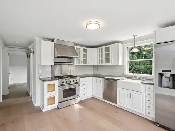 37 Cedar Crest Place, Norwalk, CT 06854