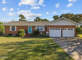 124 Crescent Dr, Beaufort, NC 28516