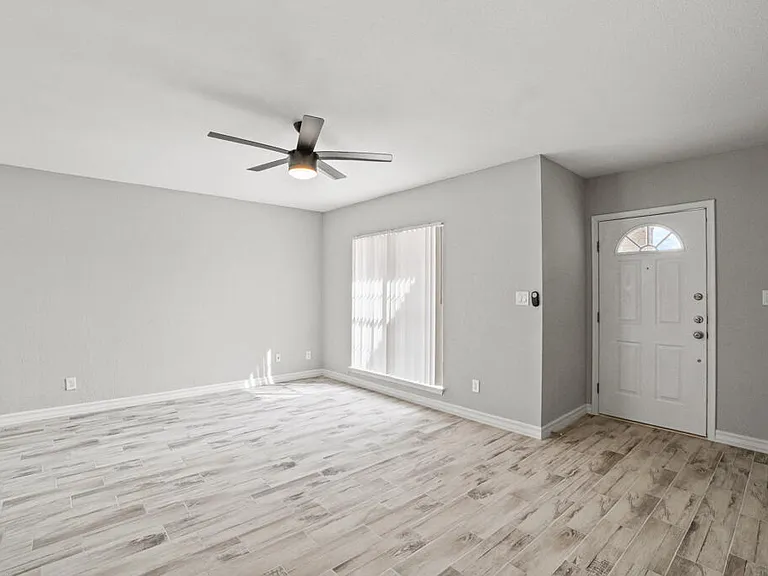 12115 Royal Woods Dr — Photo 6