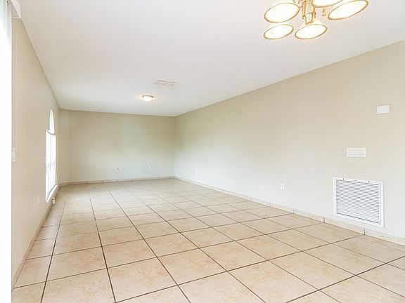5th image of 644 Heraldo Ct