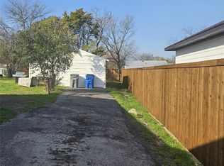 2117 Areba St, Dallas, TX 75203