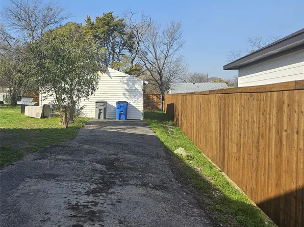 2117 Areba St, Dallas, TX 75203