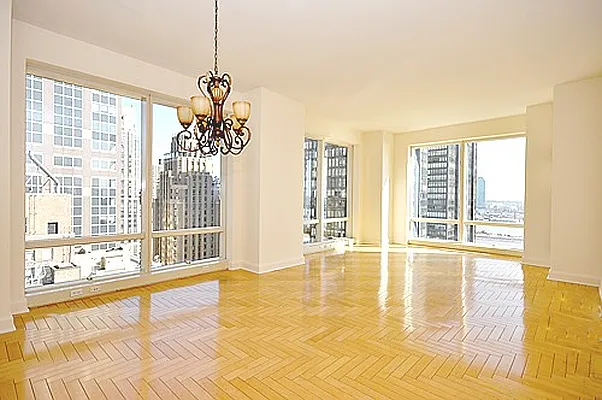Rented by Sumitomo Real Estate Sales | media 10