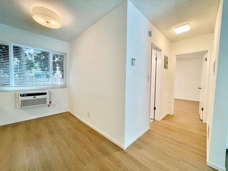 934 N Gardner St #8 — Photo 10