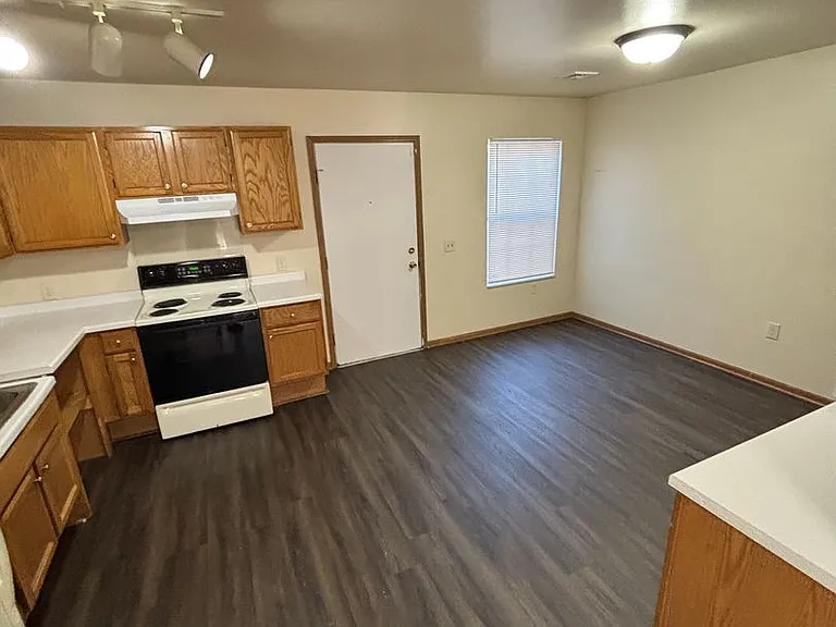 1702 W Center St — Photo 9