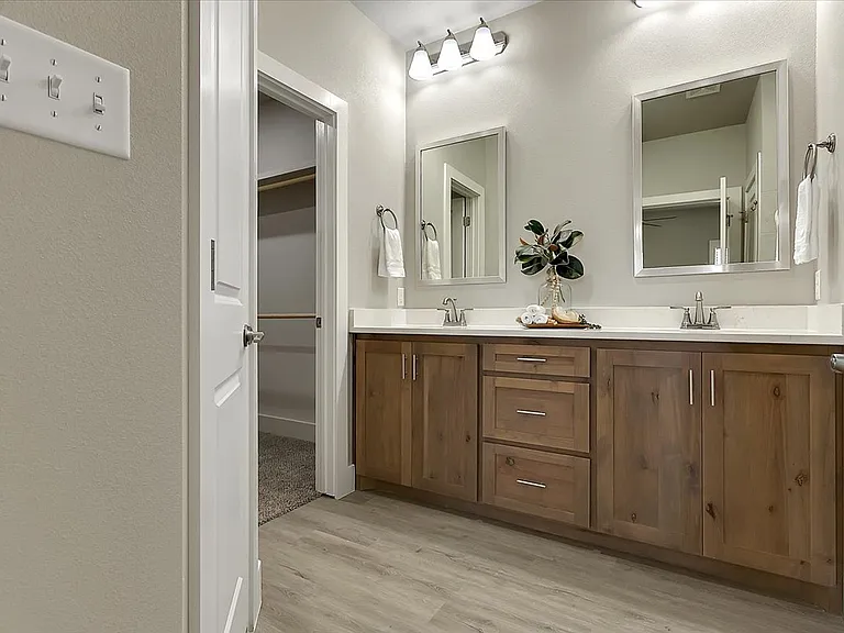 132 Calvin Dr — Photo 18