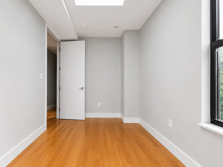 1100 De Kalb Ave #2S — Photo 4