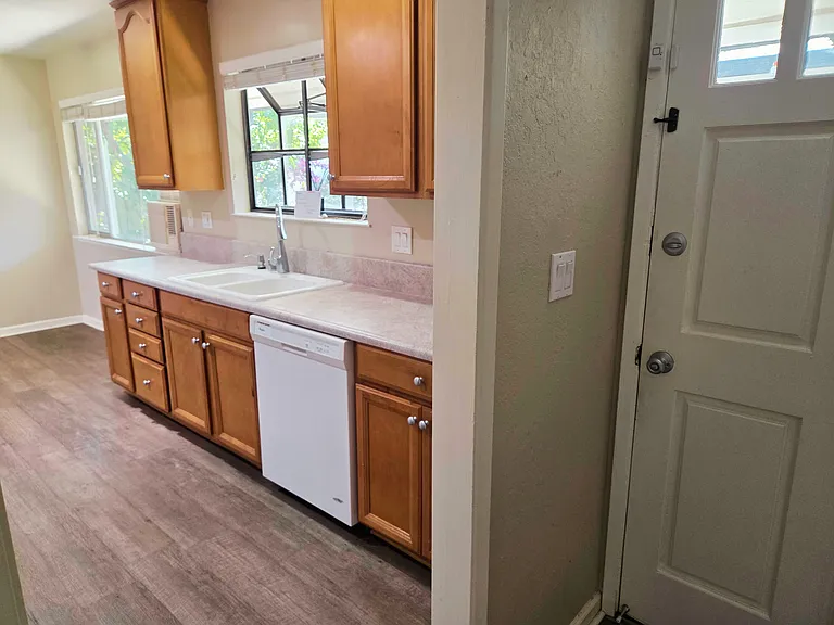 1108 Boynton Ave — Photo 5