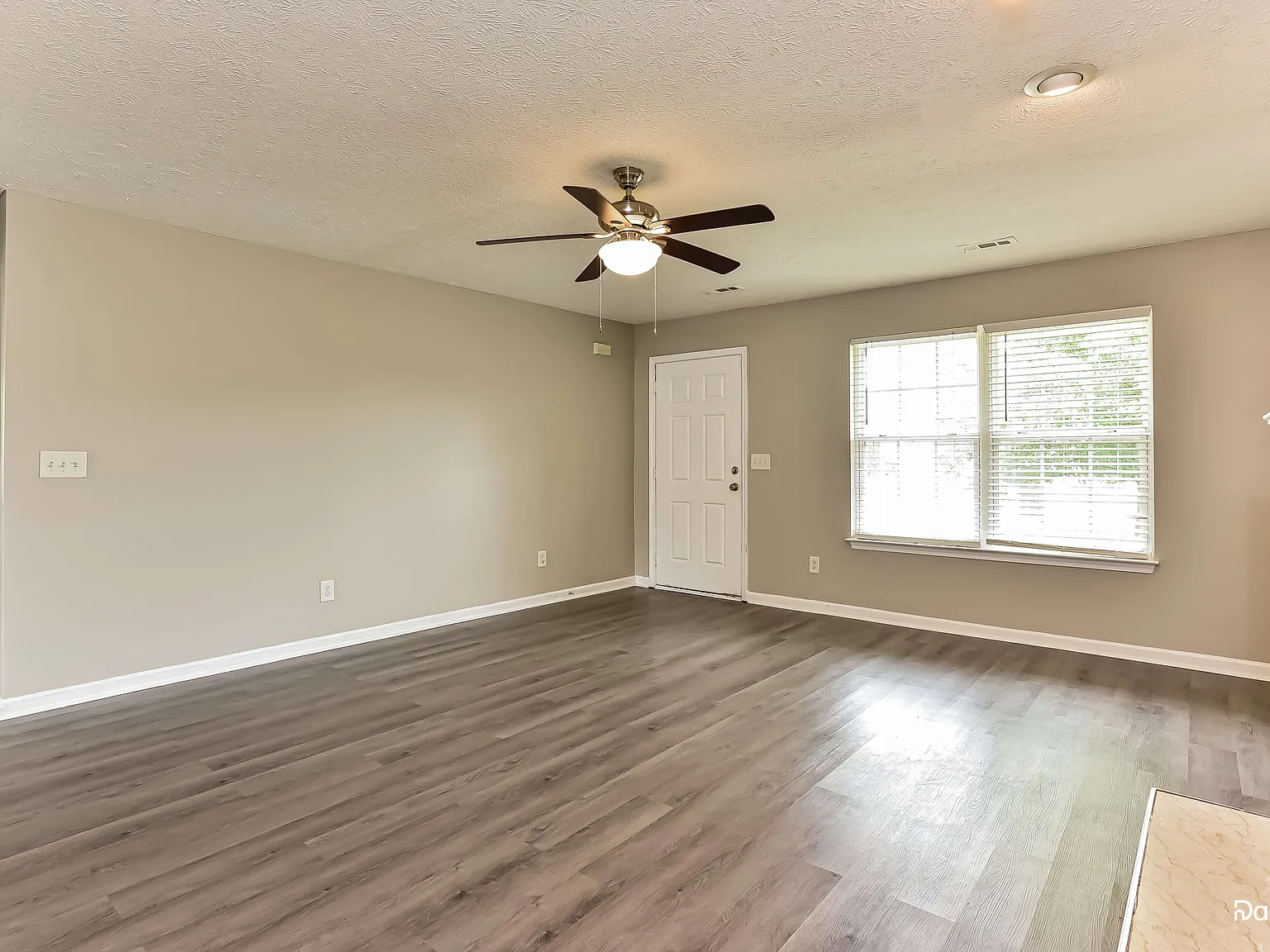 3 bed, 2.5 bath, 1812 sqft, $2,185 — Photo 4