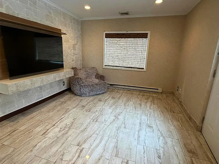 77 E Santa Barbara Rd — Photo 5