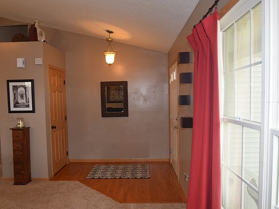 5th image of 304 Hayfield Dr