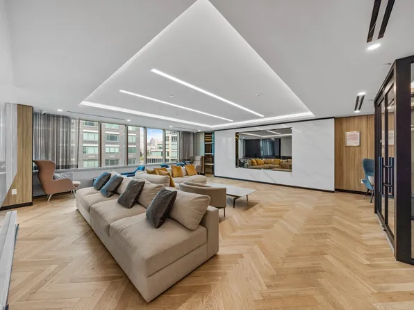 46-30 Center Boulevard image 26 of 31