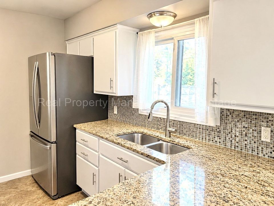21020 Robinwood St, photo 6