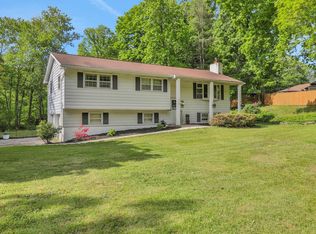 33 Greentree Dr N, Hyde Park, NY