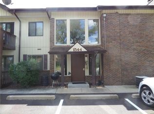 1544 Summer Run Dr UNIT 302, Florissant, MO 63033