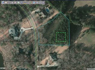 285 Island Cove Dr, Newnan, GA 30263