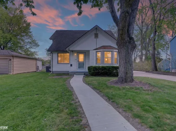 28000 Manhattan St, Saint Clair Shores, MI 48081