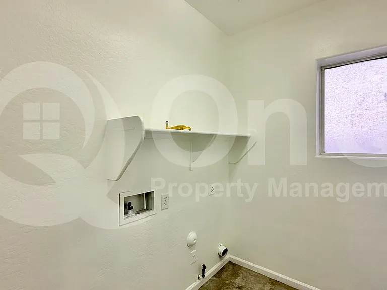 1613 S 174th Ln — Photo 24